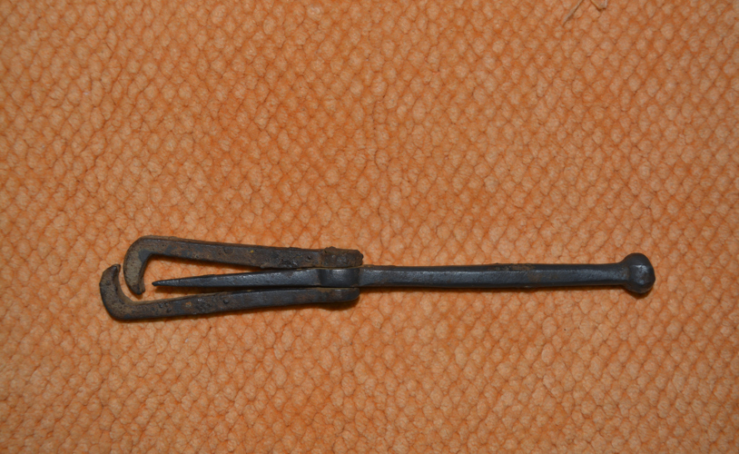 Old Roman dentist tool
